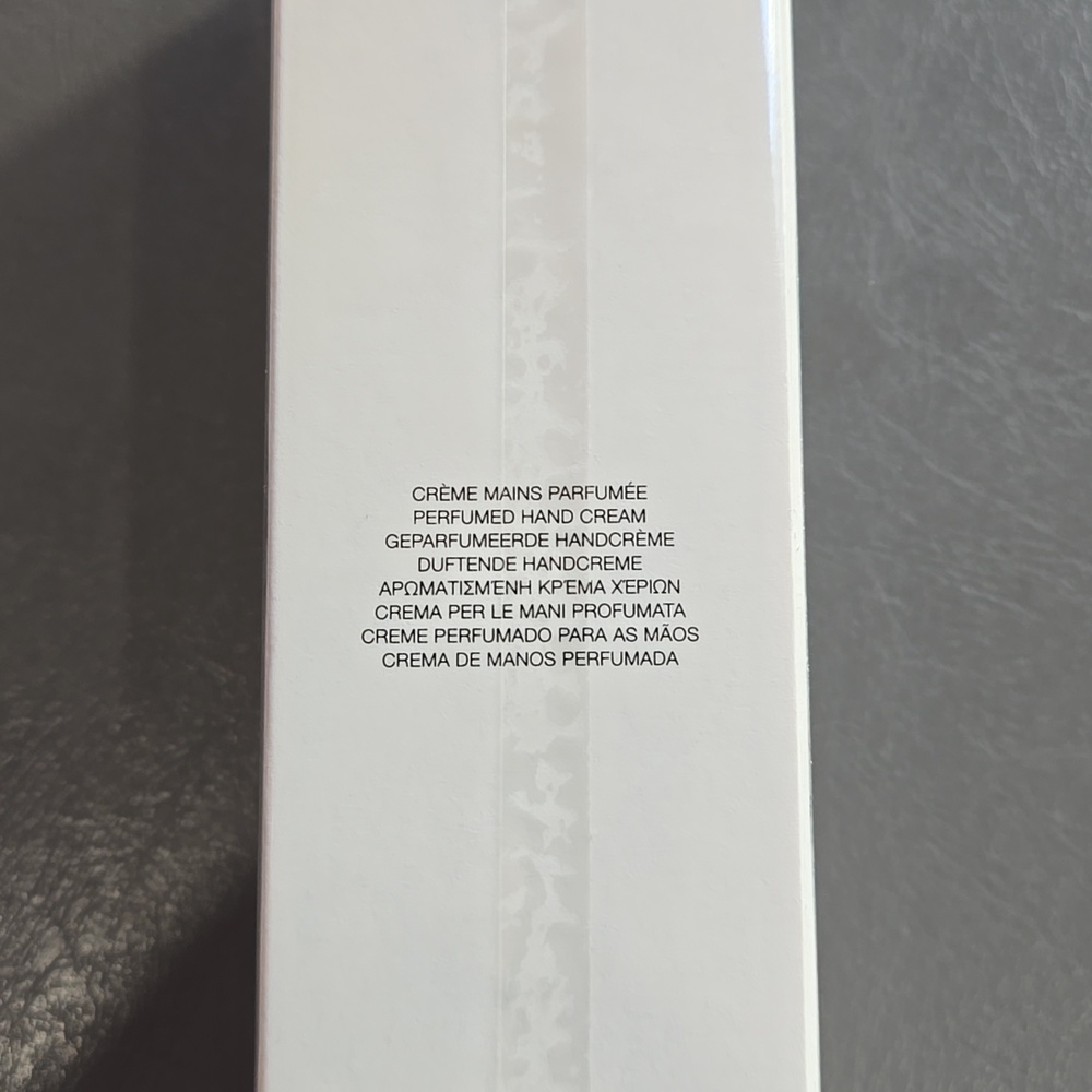 Atelier des Fleurs Santalum Perfumed Hand Cream - Picture 2 of 6